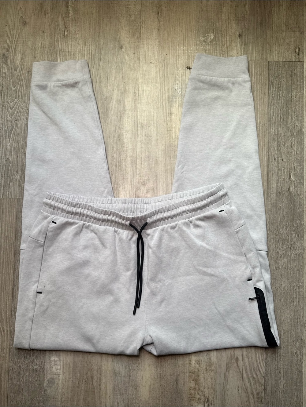 Old Navy Light Gray Men's Joggers with Black Drawstring